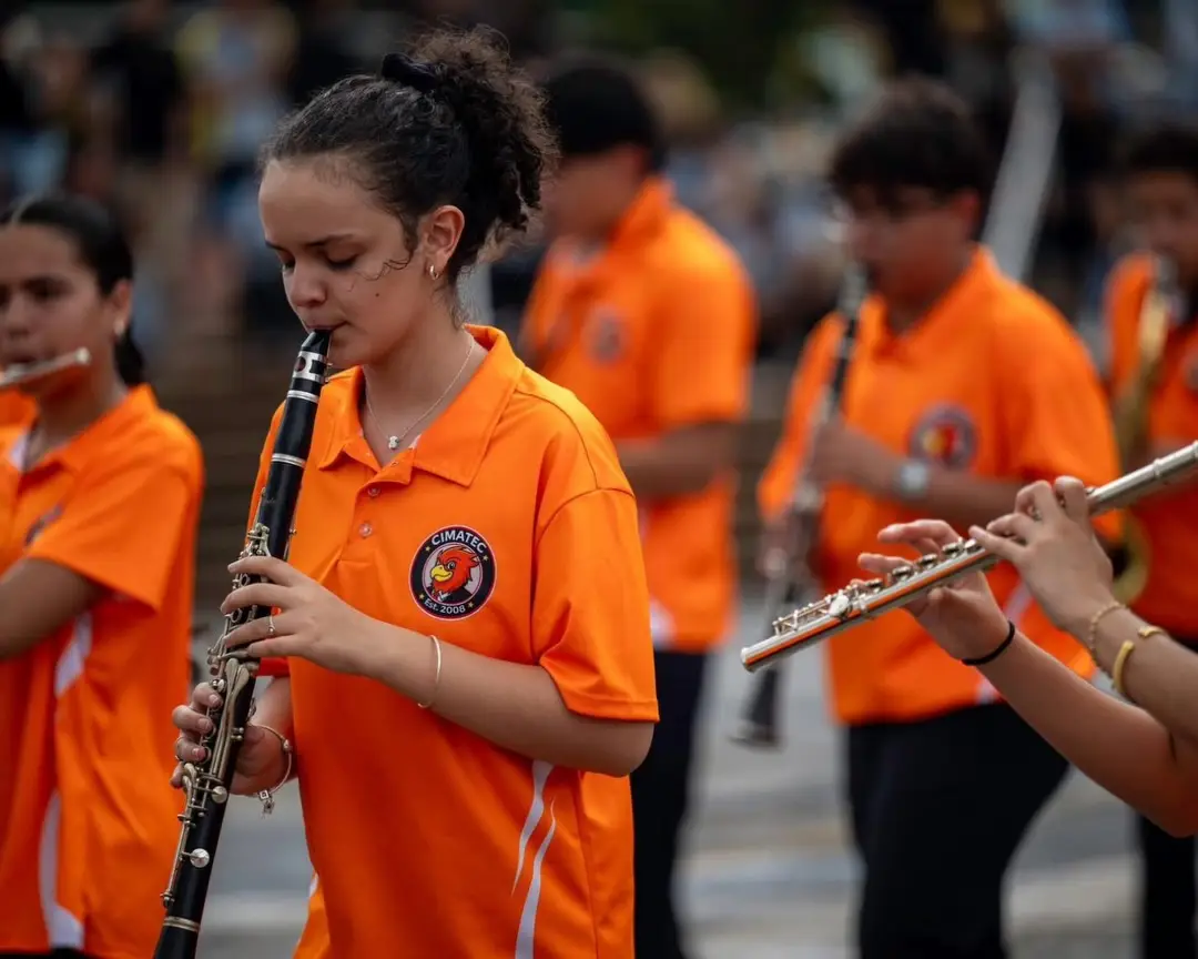 Estudiantes de la Banda Escolar de CIMATEC durante una actividad musical